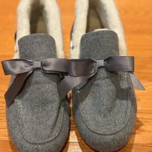 Gray Fleece-Lined Slippers with Bows